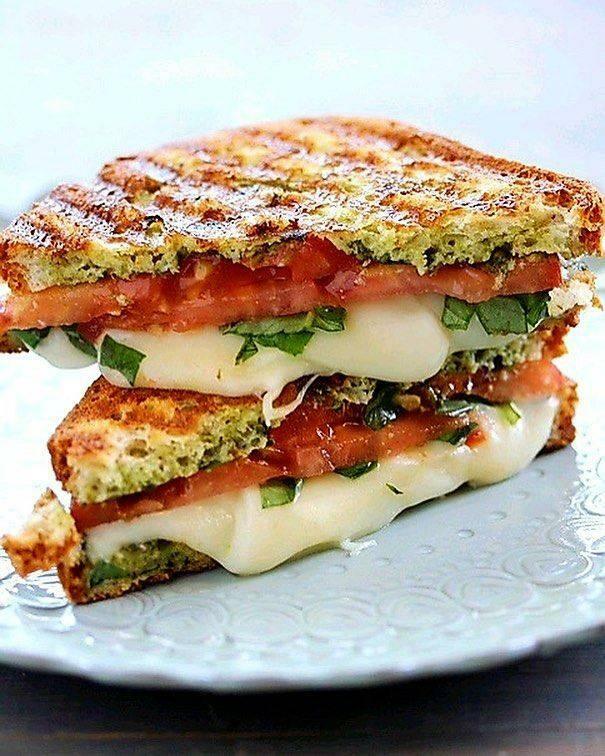 Toast s omáčkou Pesto