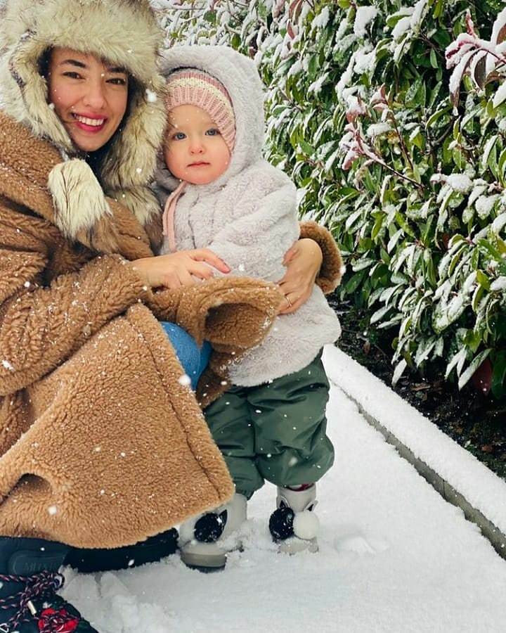 Snehová póza s dcérou Leylou od herečky Sedy Bakan!