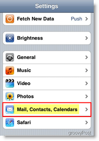Apple iPhone otvára poštu, kontakty a kalendáre