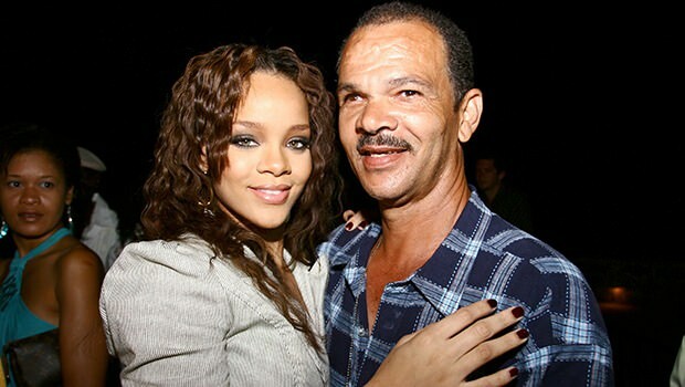 Rihanna natiahla pomocnú ruku k svojmu otcovi, ktorý bol chytený v koronavíruse