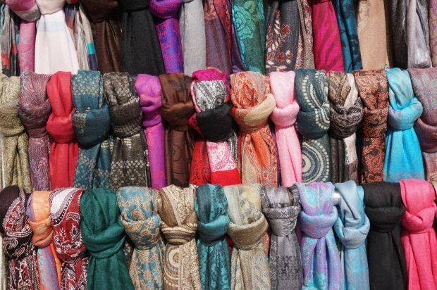 Výber šál a šálov podľa farby pleti
