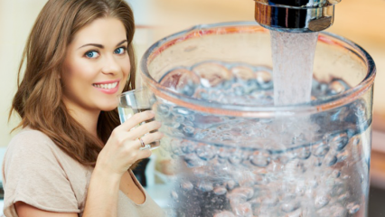 Schudne príliš veľa vody? Je škodlivé piť vodu v noci?