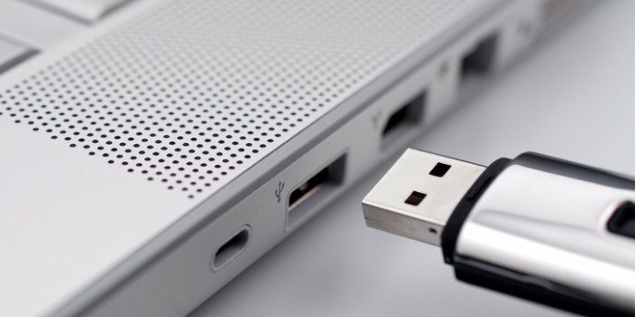 Vytvorenie Windows 10 USB Bootable Flash Drive (aktualizované)