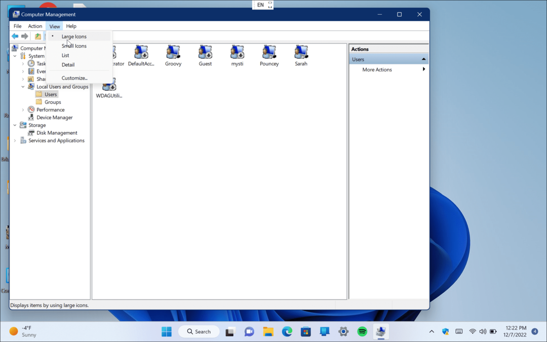 Zobraziť všetky používateľské účty v systéme Windows 11