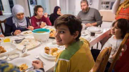 Nepostrádateľné zvyky sahuru a iftárov držané s rodinami v ramadáne