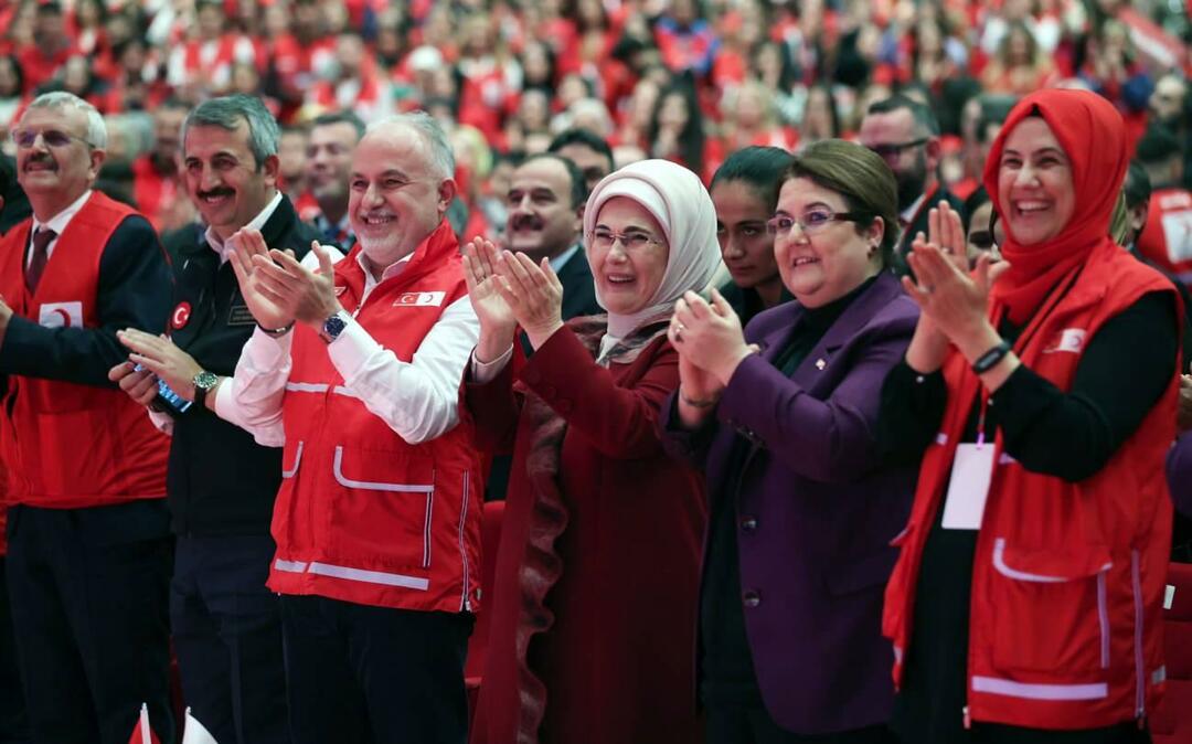 Emine Erdoğan vystúpila na slávnostnom odovzdávaní medzinárodných dobrovoľníckych cien Red Vest International