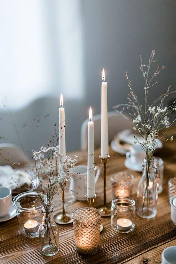 Použitie sviečok pri dekorácii stola