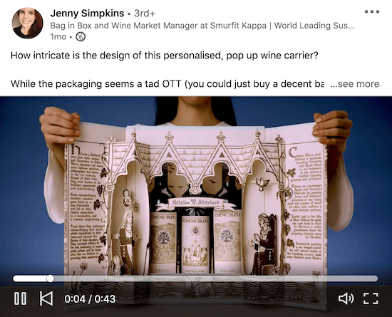 príklad prepojeného videa od Jenny Simpkinsovej, ktoré ukazuje, ako využiť vstavané podrobné balenie balenia vína, aby zaujalo