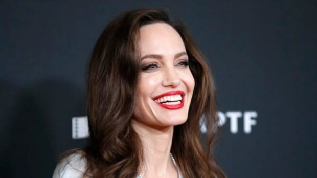 Angelina Jolie oznámila, že chce byť riaditeľkou pohrebu!