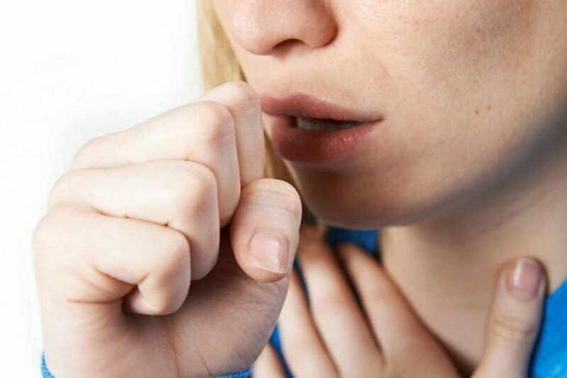 spúta so suchým kašľom môže spôsobiť deštrukciu hrdla a dýchacích ciest