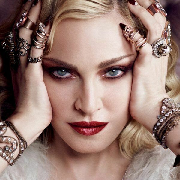 Madonna žaluje Hollanderovho fanúšika