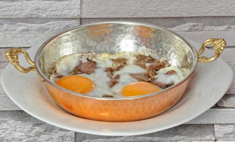 Nejedzte pečené vajcia na raňajky!