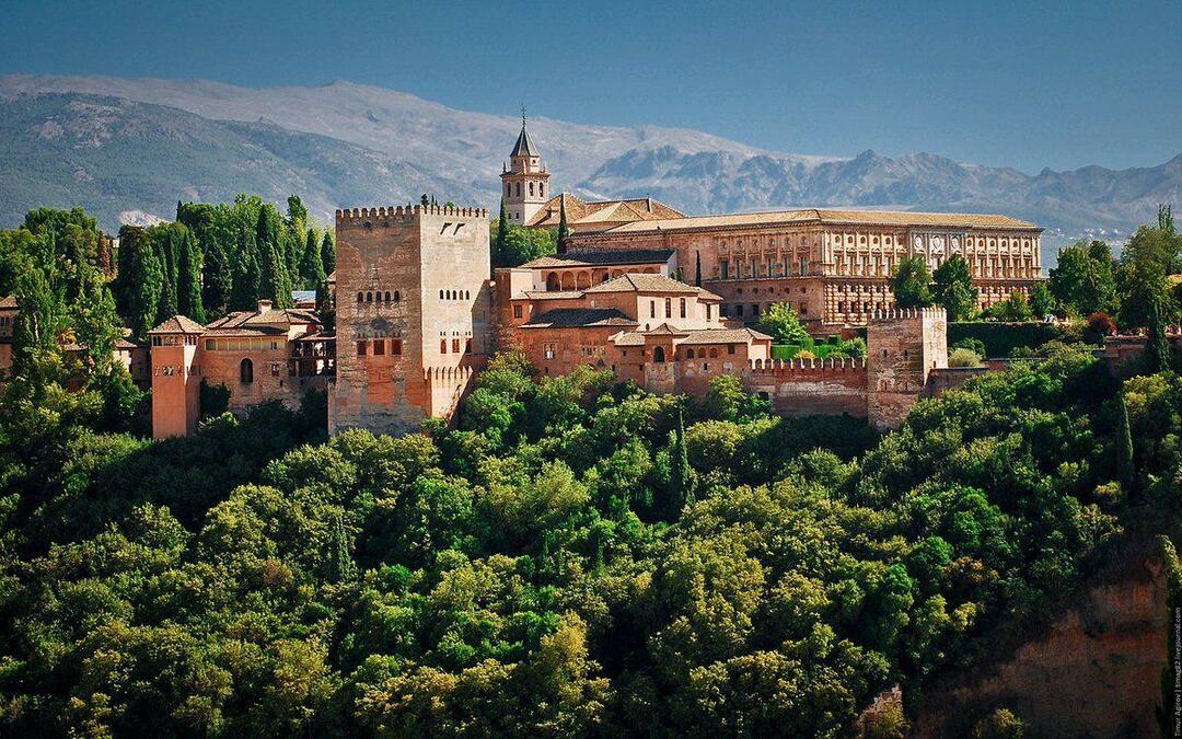 Kde je palác Alhambra? V ktorej krajine sa nachádza palác Alhambra? Legenda o paláci Alhambra