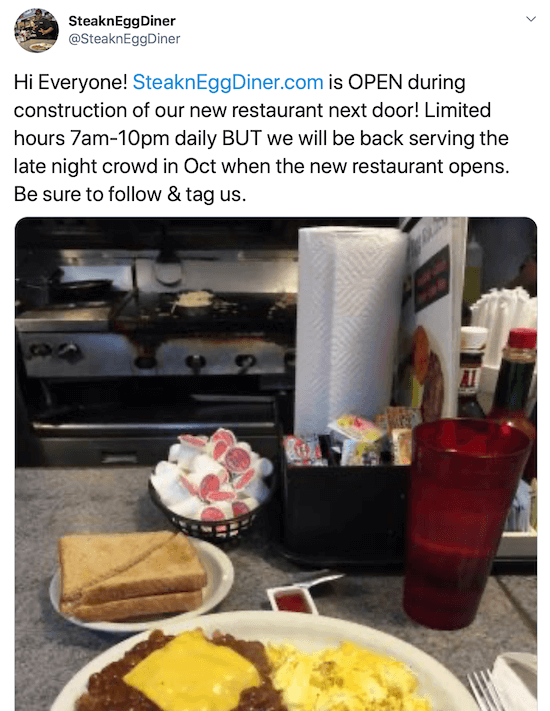snímka obrazovky príspevku na twitteri od spoločnosti @steakneggdiner, ktorá tweetovala v obmedzenom čase počas výstavby svojej novej reštaurácie