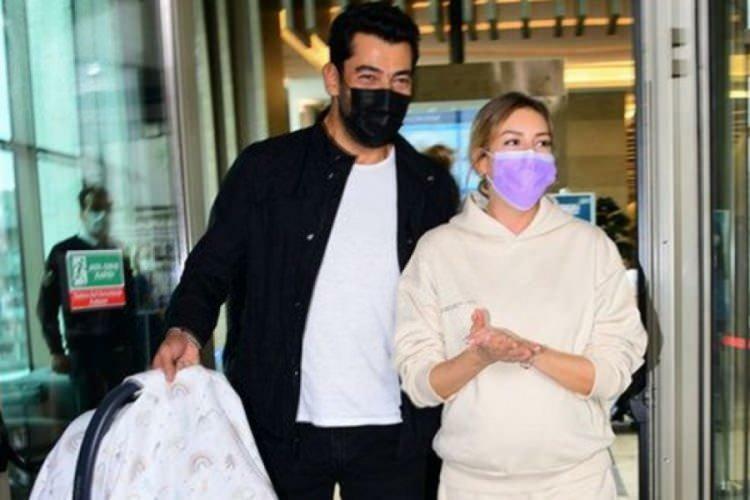 Zábery Kenana Imirzalıoğlua a jeho manželky Sinem Kobal, ako odchádzajú z nemocnice