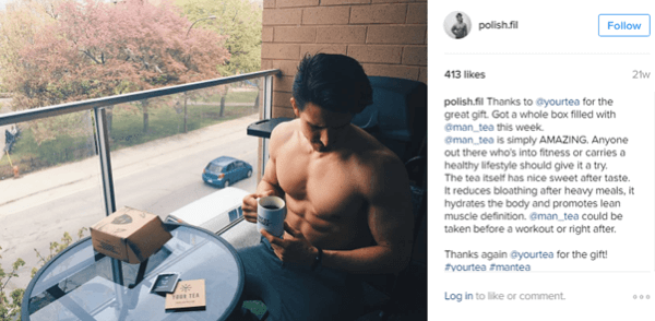 Mikroinfluencer Filip Tomaszewski pózuje v spoločnosti Man Tea a výhody zdieľa so svojimi sledovateľmi na Instagrame.