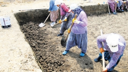 Roľnícke ženy sa stávajú archeológmi 