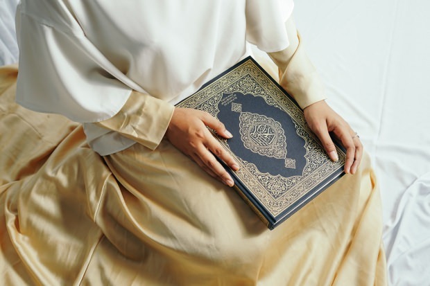 Aká je odmena za čítanie súry Kehf v piatok? Výslovnosť a cnosti Surat al-Kahf v Arabčina!