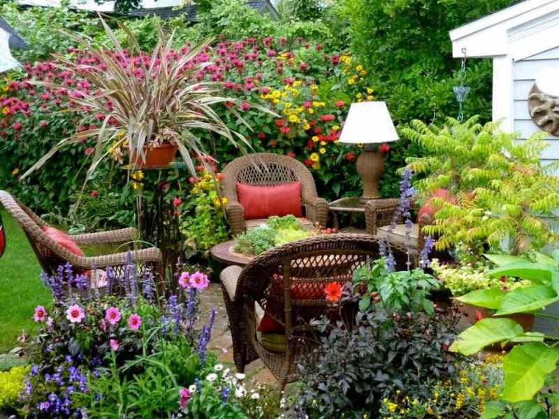 Návrhy dekorácií pre malé záhrady