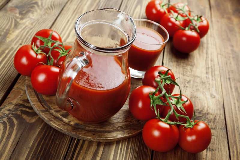 Potraviny ako zeler a mrkva zvyšujú výhody paradajkovej šťavy.