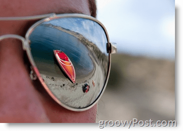 Fotografia - Príklad clony - Slnečné okuliare s odrazom lyžiarskeho člna červené