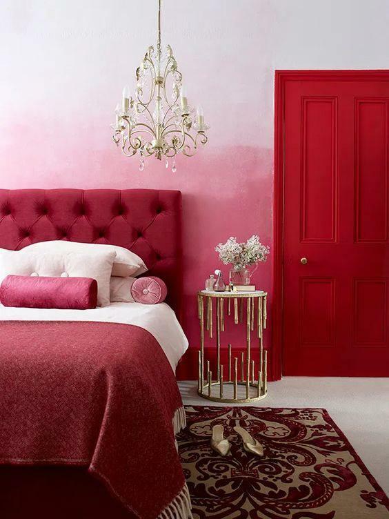 Červená a ružová dekorácia do spálne