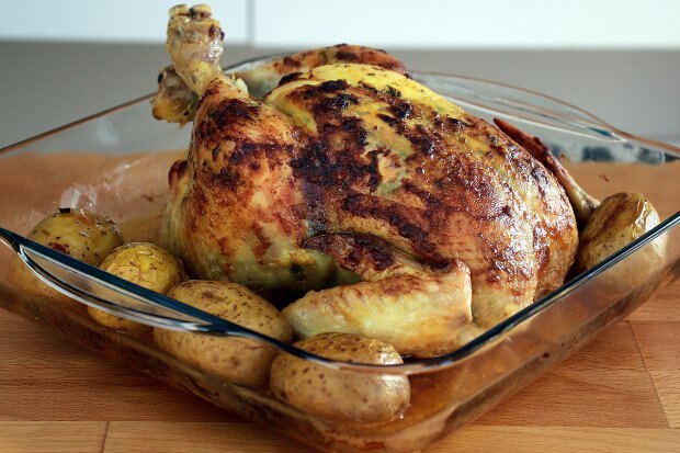 Ako variť celé kurča, aké sú triky? Celý kuracie recept v lahodnej rúre