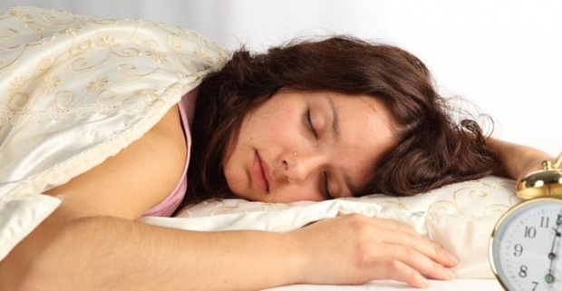 stavy, ktoré spôsobujú potenie počas spánku v noci