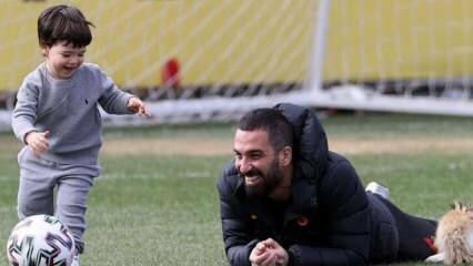Prekvapte hosťa na školení Galatasaray! Arda Turan so svojím synom Hamzom Arda Turan ...