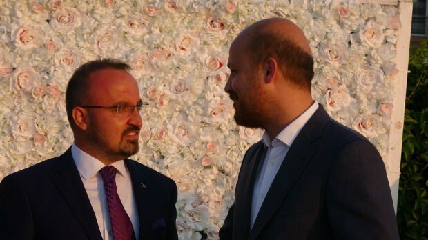 Politický svet sa stretáva na obriezke synov viceprezidenta skupiny AK strany Bülenta Turana